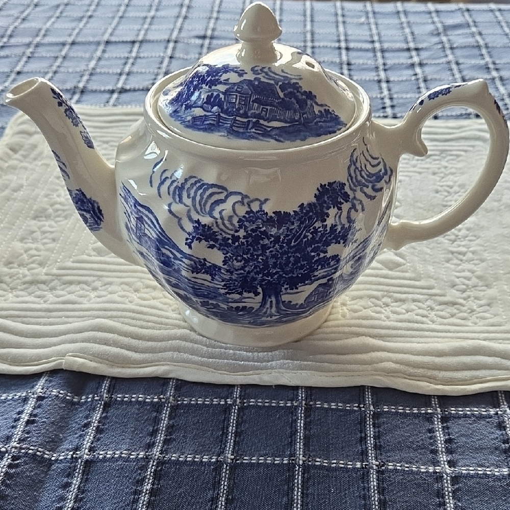 Vintage Blue Willow Windsor Tea Pot Made In England
